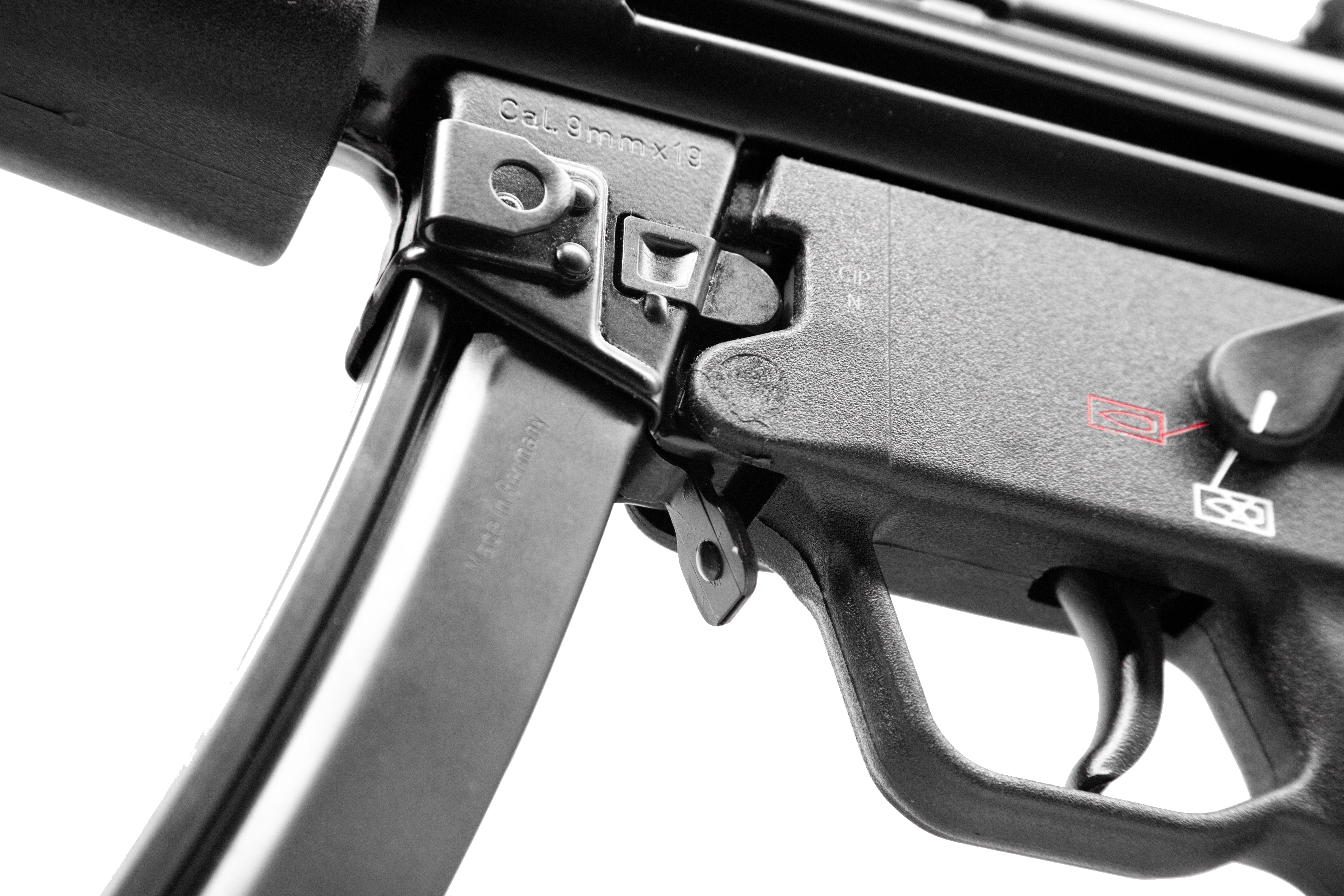 The SP5L uses the same paddle magazine as the MP5.